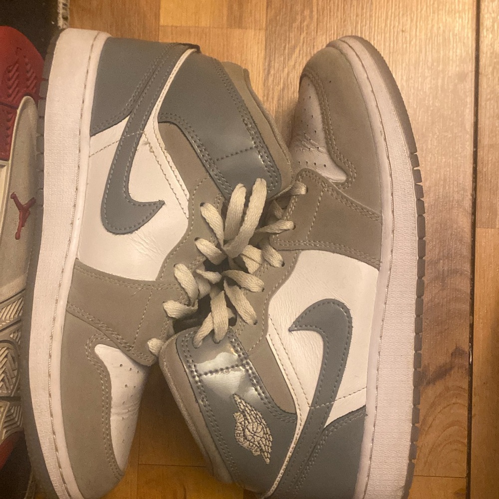Nike Air Jordan 1 college grey